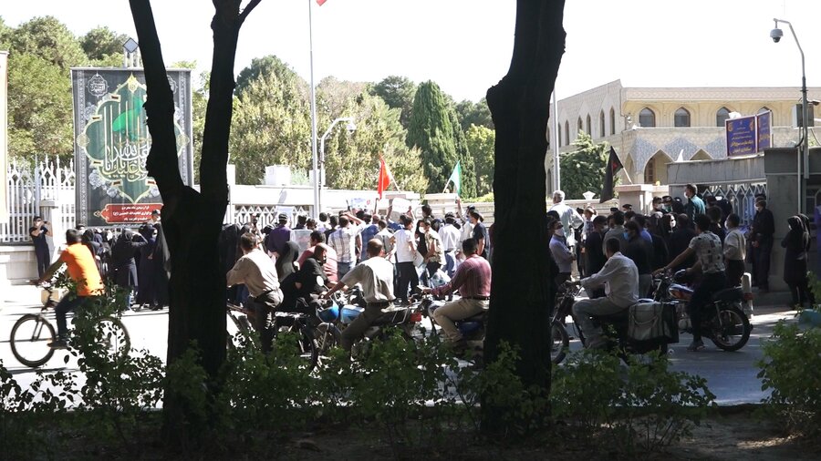 پرستاران اصفهانی مقابل دفتر فرمانداری جمع شدند