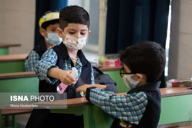 برنامه‌ریزی برای واکسیناسیون معلمان و بازگشایی مدارس / علت خطر کمتر کرونا برای کودکان
