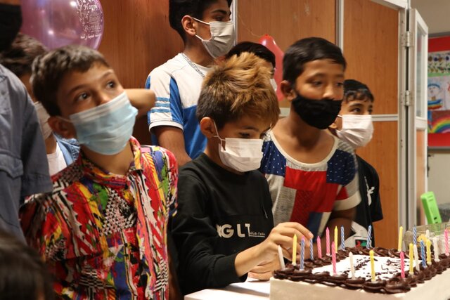 شرح جشن تولد فرزندان کارگران بدون مدرک