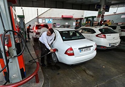 زمزمه‌های گرانی بنزین و هشدار کارشناسان نسبت به پیامد‌های آن؛ آستانه تحمل مردم حدی دارد| به جای افزایش قیمت بنزین با جهان آشتی کنید