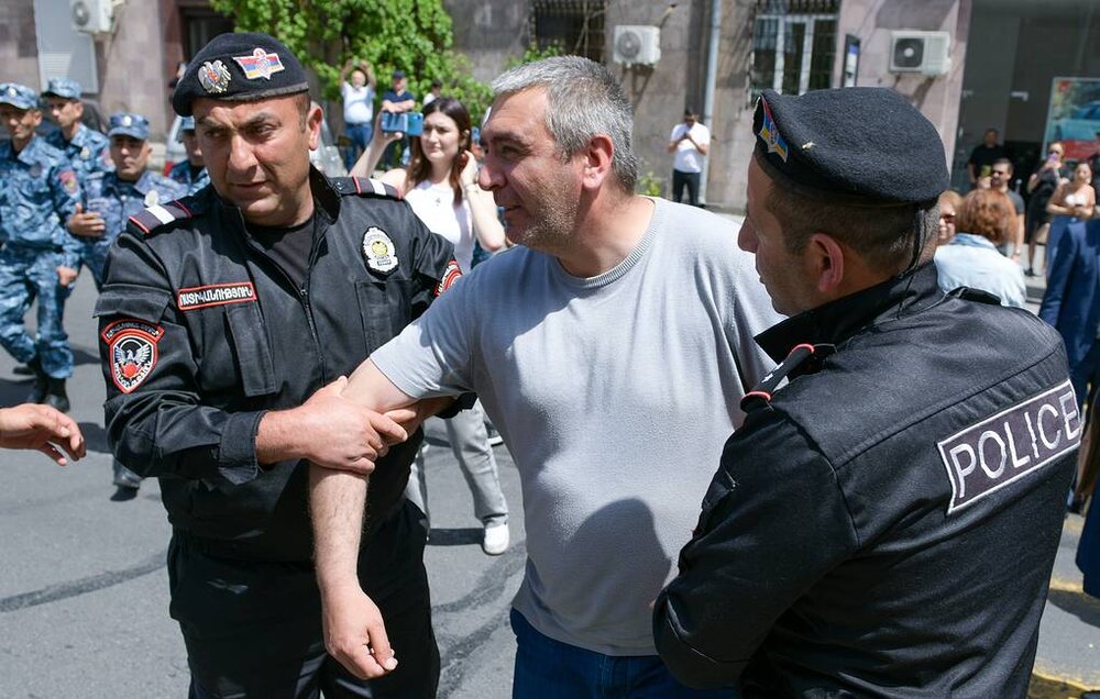 پلیس ارمنستان ۴۱ معترض را دستگیر کرد