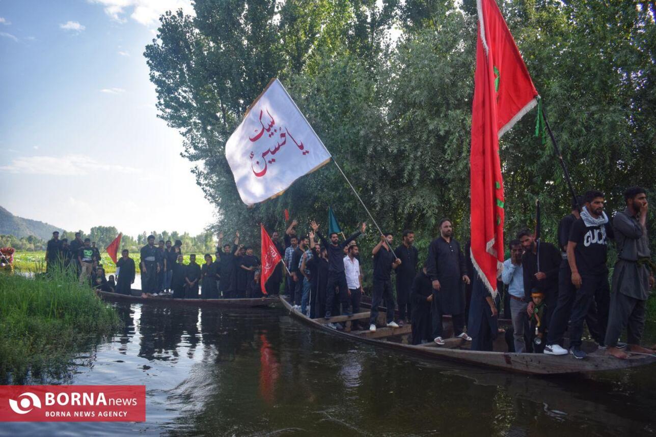 عزاداری کشمیری‌ها با قایق در دریاچه دال