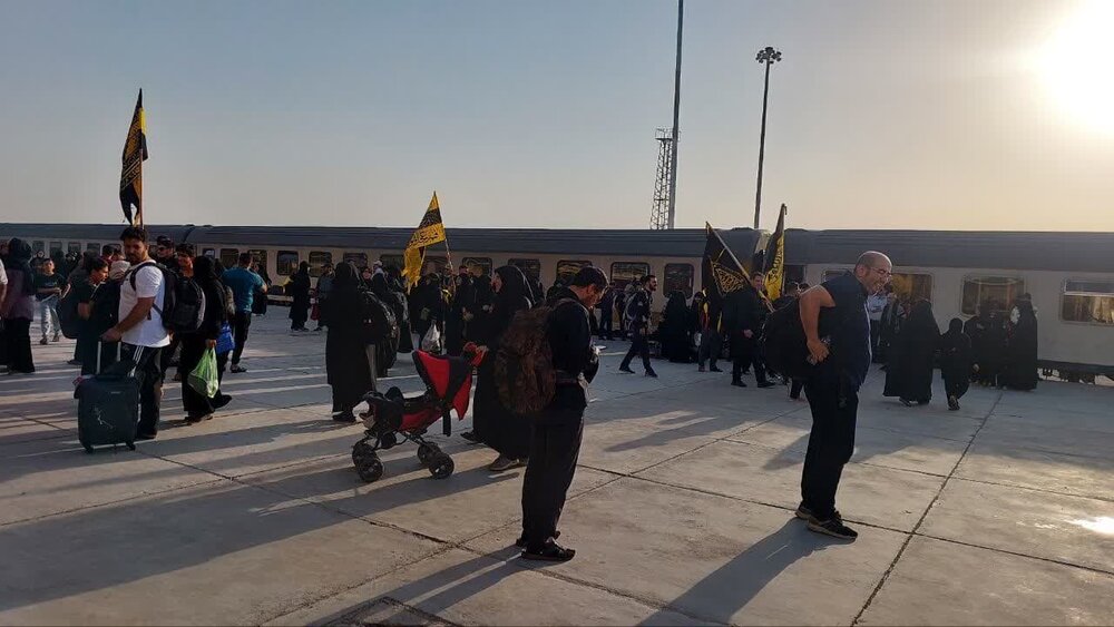 جابه‌جایی ۷۲ هزار زائر در مسیر ریلی خرمشهر - شلمچه و برعکس/ فعالیت قطار تا ۶ شهریور ادامه دارد